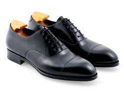 Buty czarne  typu boxcalf idealne dla gentlemana  na uroczystości ślubne. TLB shoes, buty eleganckie, buty stylowe, buty biurowe, buty okolicznościowe. 