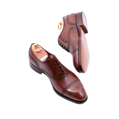 Brązowe skórzane biznesowe eleganckie stylowe buty klasyczne TLB 555 vegano marron typu brogues na skórzanej podeszwie.